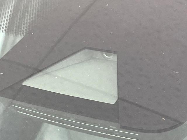 ヤリスクロス ハイブリッドＺ　純正８型ディスプレイオーディオ　全周囲カメラ　衝突被害軽減システム　レーダークルーズ　パワーシート　シートヒーター　コーナーセンサー　ＬＥＤヘッド　ＥＴＣ　純正１８インチアルミ　オートハイビーム（3枚目）