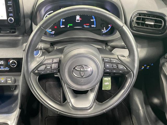 ヤリスクロス ハイブリッドＺ　純正８型ディスプレイオーディオ　全周囲カメラ　衝突被害軽減システム　レーダークルーズ　パワーシート　シートヒーター　コーナーセンサー　ＬＥＤヘッド　ＥＴＣ　純正１８インチアルミ　オートハイビーム（11枚目）