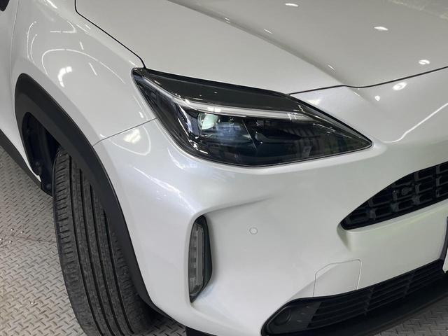 ヤリスクロス ハイブリッドＺ　純正８型ディスプレイオーディオ　全周囲カメラ　衝突被害軽減システム　レーダークルーズ　パワーシート　シートヒーター　コーナーセンサー　ＬＥＤヘッド　ＥＴＣ　純正１８インチアルミ　オートハイビーム（12枚目）