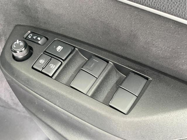 ヤリスクロス ハイブリッドＺ　純正８型ディスプレイオーディオ　全周囲カメラ　衝突被害軽減システム　レーダークルーズ　パワーシート　シートヒーター　コーナーセンサー　ＬＥＤヘッド　ＥＴＣ　純正１８インチアルミ　オートハイビーム（21枚目）