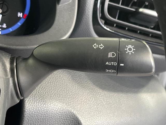 ヤリスクロス ハイブリッドＺ　純正８型ディスプレイオーディオ　全周囲カメラ　衝突被害軽減システム　レーダークルーズ　パワーシート　シートヒーター　コーナーセンサー　ＬＥＤヘッド　ＥＴＣ　純正１８インチアルミ　オートハイビーム（28枚目）