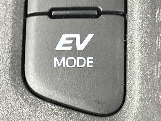 ヤリスクロス ハイブリッドＺ　純正８型ディスプレイオーディオ　全周囲カメラ　衝突被害軽減システム　レーダークルーズ　パワーシート　シートヒーター　コーナーセンサー　ＬＥＤヘッド　ＥＴＣ　純正１８インチアルミ　オートハイビーム（42枚目）