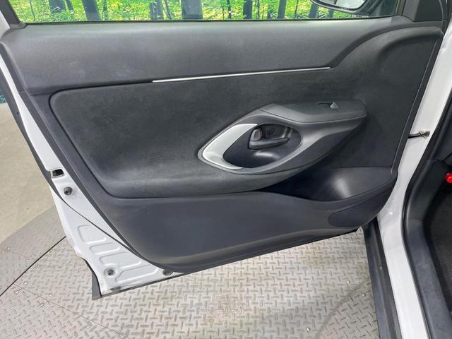 ヤリスクロス ハイブリッドＺ　純正８型ディスプレイオーディオ　全周囲カメラ　衝突被害軽減システム　レーダークルーズ　パワーシート　シートヒーター　コーナーセンサー　ＬＥＤヘッド　ＥＴＣ　純正１８インチアルミ　オートハイビーム（48枚目）