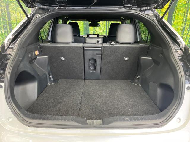 ヤリスクロス ハイブリッドＺ　純正８型ディスプレイオーディオ　全周囲カメラ　衝突被害軽減システム　レーダークルーズ　パワーシート　シートヒーター　コーナーセンサー　ＬＥＤヘッド　ＥＴＣ　純正１８インチアルミ　オートハイビーム（49枚目）