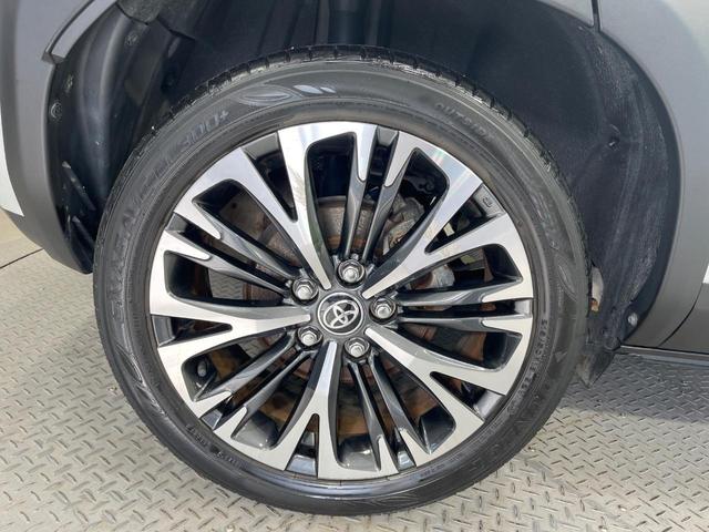 ヤリスクロス ハイブリッドＺ　純正８型ディスプレイオーディオ　全周囲カメラ　衝突被害軽減システム　レーダークルーズ　パワーシート　シートヒーター　コーナーセンサー　ＬＥＤヘッド　ＥＴＣ　純正１８インチアルミ　オートハイビーム（53枚目）