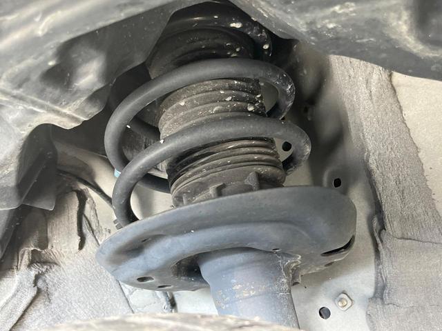 ヤリスクロス ハイブリッドＺ　純正８型ディスプレイオーディオ　全周囲カメラ　衝突被害軽減システム　レーダークルーズ　パワーシート　シートヒーター　コーナーセンサー　ＬＥＤヘッド　ＥＴＣ　純正１８インチアルミ　オートハイビーム（55枚目）