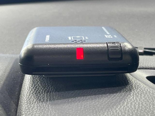 ヤリスクロス ハイブリッドＺ　純正８型ディスプレイオーディオ　全周囲カメラ　衝突被害軽減システム　レーダークルーズ　パワーシート　シートヒーター　コーナーセンサー　ＬＥＤヘッド　ＥＴＣ　純正１８インチアルミ　オートハイビーム（60枚目）