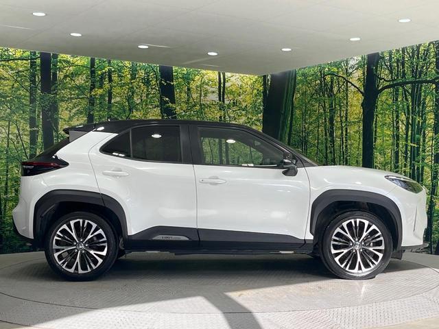 ヤリスクロス ハイブリッドＺ　純正８型ディスプレイオーディオ　全周囲カメラ　衝突被害軽減システム　レーダークルーズ　パワーシート　シートヒーター　コーナーセンサー　ＬＥＤヘッド　ＥＴＣ　純正１８インチアルミ　オートハイビーム（64枚目）