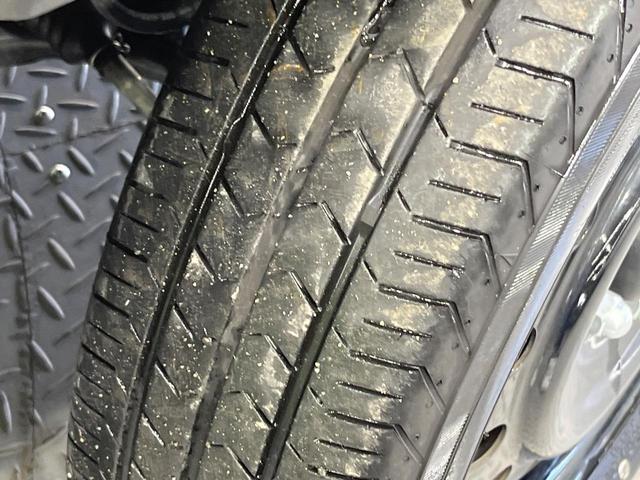 タフト Ｘ　禁煙車　ガラスルーフ　衝突被害軽減システム　コーナーセンサー　スマートキー　ＬＥＤヘッドライト　オートエアコン　ＣＤ再生　アイドリングストップ　オートハイビーム　横滑り防止機能　電動格納ミラー（30枚目）