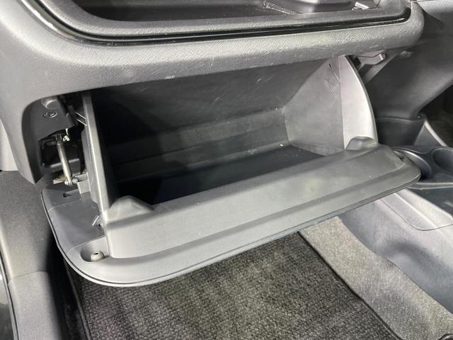 アクア Ｇブラックソフトレザーセレクション　禁煙車　フルエアロ　純正９型ＳＤナビ　スマートキー　ＬＥＤヘッド　ビルトインＥＴＣ　クルコン　純正１６インチアルミ　オートライト　合皮シート　オートエアコン　Ｂｌｕｅｔｏｏｔｈ　ＤＶＤ再生　フルセグ（32枚目）