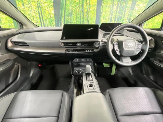 プリウス Z 禁煙車 パノラマルーフ 純正12型ナビ 全周囲カメラ 衝突被害軽減システム レーダークルーズ 電動リアゲート レザーシート 前席シートエアコン パワーシート ドラレコ コーナーセンサー(2枚目)