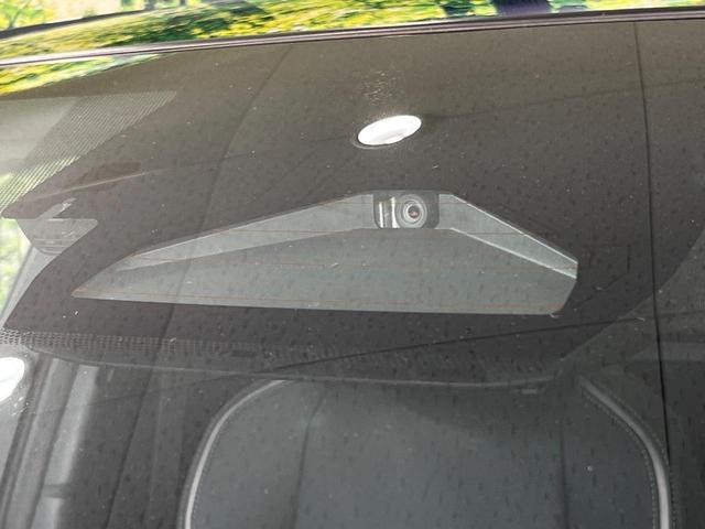 プリウス Z 禁煙車 パノラマルーフ 純正12型ナビ 全周囲カメラ 衝突被害軽減システム レーダークルーズ 電動リアゲート レザーシート 前席シートエアコン パワーシート ドラレコ コーナーセンサー(4枚目)