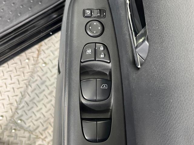 セレナ ハイウェイスターＶ　禁煙車　両側電動ドア　純正９型ＳＤナビ　１２型後席モニター　全周囲カメラ　衝突被害軽減システム　ドラレコ　コーナーセンサー　ＬＥＤヘッド　ビルトインＥＴＣ　スマートキー　クルコン　純正１６インチアルミ（22枚目）