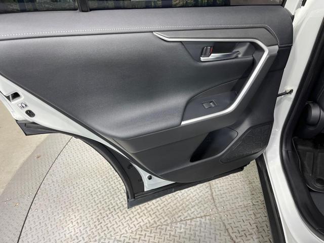 RAV4 ハイブリッドG 禁煙車 モデリスタフルエアロ 全周囲カメラ 純正9型ディスプレイオーディオ 衝突被害軽減システム レーダークルーズ 電動リアゲート 合皮レザーシート メモリー機能付きパワーシート シートヒーター(49枚目)