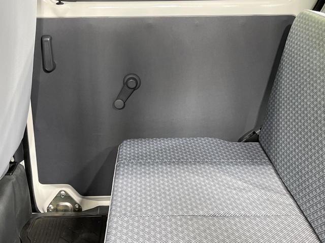 ハイゼットカーゴ スペシャル　禁煙車　４人乗り　エアコン　ベンチシート　スピーカー内蔵ＡＭ／ＦＭラジオ　リアワイパー　ボディ同色グリル一体フロントバンパー　ウレタン製ステアリングホイール（32枚目）