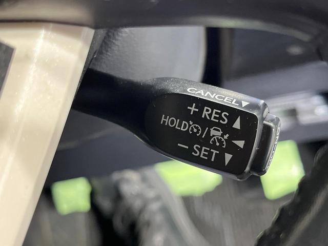 プリウス S 純正SDナビ バックカメラ 衝突被害軽減システム レーダークルーズ 禁煙車 ドラレコ スマートキー LEDヘッド ビルトインETC 純正15インチアルミ オートハイビーム 車線逸脱警報 オートライト(6枚目)