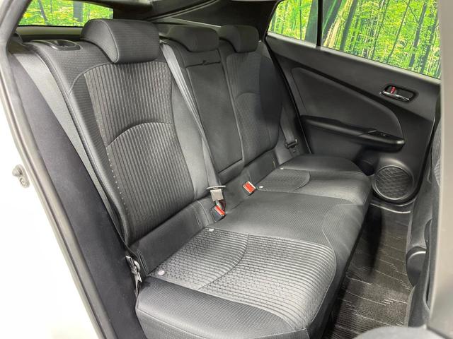 プリウス S 純正SDナビ バックカメラ 衝突被害軽減システム レーダークルーズ 禁煙車 ドラレコ スマートキー LEDヘッド ビルトインETC 純正15インチアルミ オートハイビーム 車線逸脱警報 オートライト(9枚目)