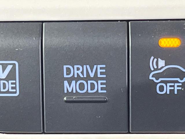 プリウス S 純正SDナビ バックカメラ 衝突被害軽減システム レーダークルーズ 禁煙車 ドラレコ スマートキー LEDヘッド ビルトインETC 純正15インチアルミ オートハイビーム 車線逸脱警報 オートライト(41枚目)