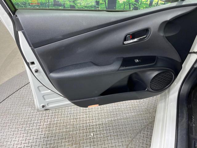 プリウス S 純正SDナビ バックカメラ 衝突被害軽減システム レーダークルーズ 禁煙車 ドラレコ スマートキー LEDヘッド ビルトインETC 純正15インチアルミ オートハイビーム 車線逸脱警報 オートライト(49枚目)