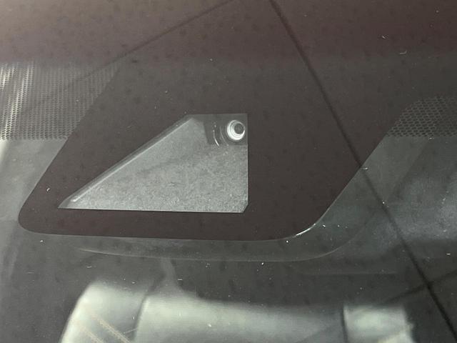 ハリアー プレミアム メタル アンド レザーパッケージ 禁煙車 純正9型SDナビ バックカメラ レーダークルーズ 電動リアゲート レザーシート 前席シートエアコン コーナーセンサー LEDヘッド ビルトインETC 純正18インチアルミ オートハイビーム(3枚目)