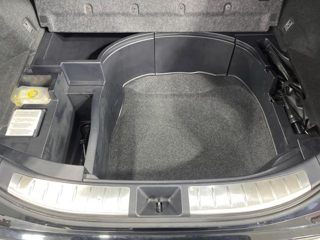 ハリアー プレミアム メタル アンド レザーパッケージ 禁煙車 純正9型SDナビ バックカメラ レーダークルーズ 電動リアゲート レザーシート 前席シートエアコン コーナーセンサー LEDヘッド ビルトインETC 純正18インチアルミ オートハイビーム(52枚目)