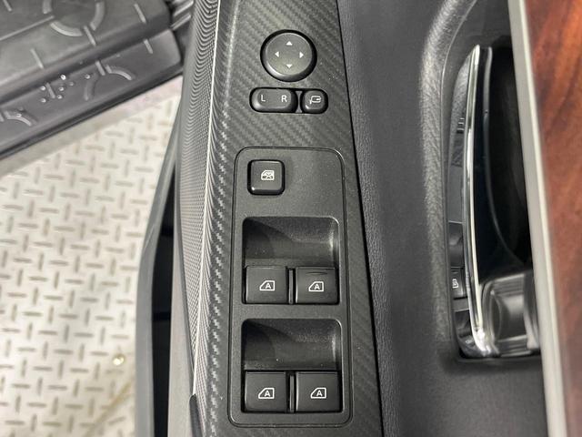 デリカD:5 P 禁煙車 両側電動ドア 純正10型ナビ 全周囲カメラ 電動サイドステップ 衝突軽減システム レーダークルコン 電動リアゲート パワーシート ステアリングヒーター ドラレコ ETC シートヒーター(27枚目)