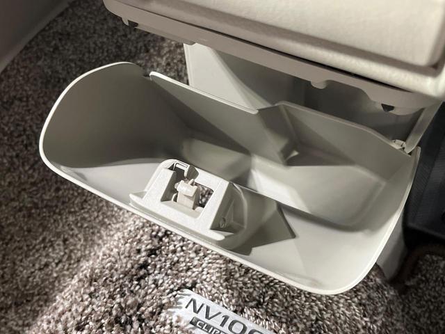 NV100クリッパーリオ E 禁煙車 電動スライドドア 純正SDナビ 衝突被害軽減システム スマートキー HIDヘッドライト 純正14インチアルミ オートライト オートエアコン Bluetooth CD DVD再生 フルセグTV(40枚目)