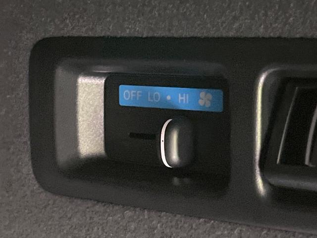 ハイエースバン スーパーＧＬ　ダークプライムＩＩ　禁煙車　モデリスタフルエアロ　両側電動ドア　純正ＳＤナビ　全周囲カメラ　衝突被害軽減システム　コーナーセンサー　ＬＥＤヘッド　ＥＴＣ　車線逸脱警報　オートライト　オートエアコン　Ｂｌｕｅｔｏｏｔｈ（54枚目）