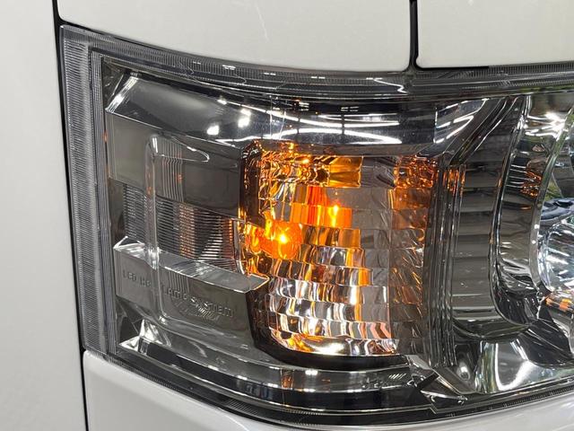 ハイエースバン スーパーＧＬ　ダークプライムＩＩ　禁煙車　モデリスタフルエアロ　両側電動ドア　純正ＳＤナビ　全周囲カメラ　衝突被害軽減システム　コーナーセンサー　ＬＥＤヘッド　ＥＴＣ　車線逸脱警報　オートライト　オートエアコン　Ｂｌｕｅｔｏｏｔｈ（63枚目）