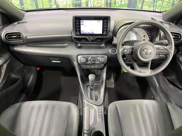 ヤリス Ｘ　禁煙車　純正ディスプレイオーデイオ　バックカメラ　Ａｐｐｌｅｃａｒｐｌａｙ　Ｂｌｕｅｔｏｏｔｈ　ドラレコ　ＥＴＣ　衝突被害軽減システム　スマートキー　オートハイビーム　車線逸脱警報　オートライト（2枚目）