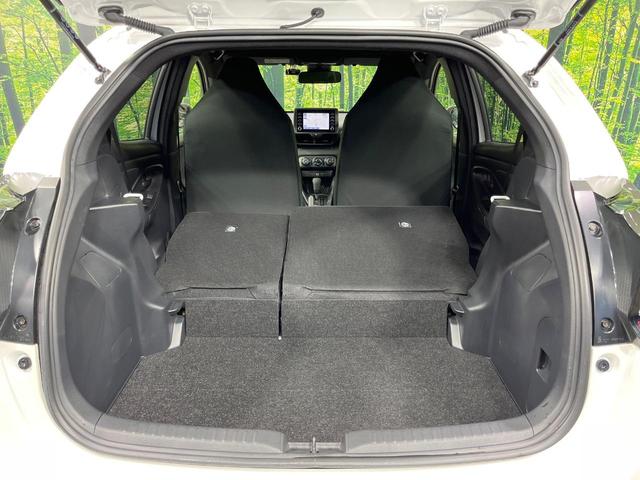 ヤリス Ｘ　禁煙車　純正ディスプレイオーデイオ　バックカメラ　Ａｐｐｌｅｃａｒｐｌａｙ　Ｂｌｕｅｔｏｏｔｈ　ドラレコ　ＥＴＣ　衝突被害軽減システム　スマートキー　オートハイビーム　車線逸脱警報　オートライト（10枚目）