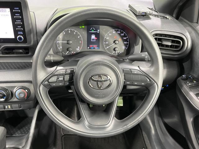 ヤリス Ｘ　禁煙車　純正ディスプレイオーデイオ　バックカメラ　Ａｐｐｌｅｃａｒｐｌａｙ　Ｂｌｕｅｔｏｏｔｈ　ドラレコ　ＥＴＣ　衝突被害軽減システム　スマートキー　オートハイビーム　車線逸脱警報　オートライト（11枚目）