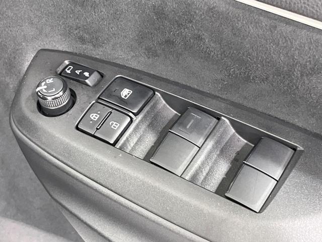 ヤリス Ｘ　禁煙車　純正ディスプレイオーデイオ　バックカメラ　Ａｐｐｌｅｃａｒｐｌａｙ　Ｂｌｕｅｔｏｏｔｈ　ドラレコ　ＥＴＣ　衝突被害軽減システム　スマートキー　オートハイビーム　車線逸脱警報　オートライト（21枚目）