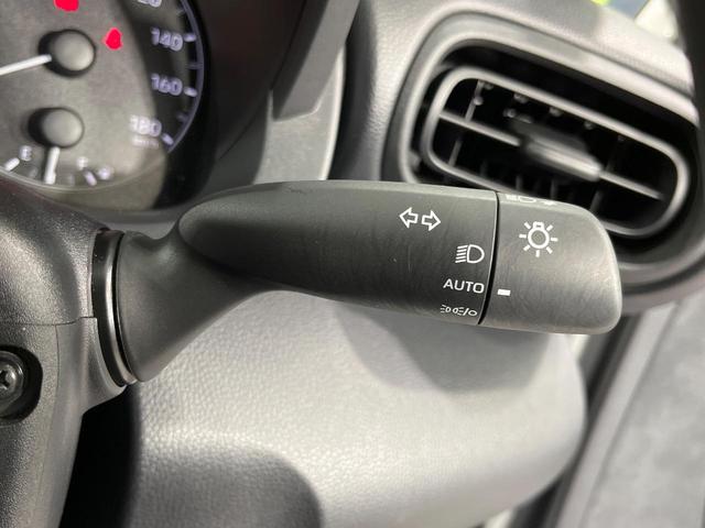 ヤリス Ｘ　禁煙車　純正ディスプレイオーデイオ　バックカメラ　Ａｐｐｌｅｃａｒｐｌａｙ　Ｂｌｕｅｔｏｏｔｈ　ドラレコ　ＥＴＣ　衝突被害軽減システム　スマートキー　オートハイビーム　車線逸脱警報　オートライト（27枚目）