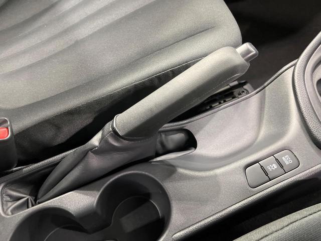 ヤリス Ｘ　禁煙車　純正ディスプレイオーデイオ　バックカメラ　Ａｐｐｌｅｃａｒｐｌａｙ　Ｂｌｕｅｔｏｏｔｈ　ドラレコ　ＥＴＣ　衝突被害軽減システム　スマートキー　オートハイビーム　車線逸脱警報　オートライト（37枚目）