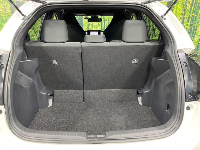 ヤリス Ｘ　禁煙車　純正ディスプレイオーデイオ　バックカメラ　Ａｐｐｌｅｃａｒｐｌａｙ　Ｂｌｕｅｔｏｏｔｈ　ドラレコ　ＥＴＣ　衝突被害軽減システム　スマートキー　オートハイビーム　車線逸脱警報　オートライト（43枚目）