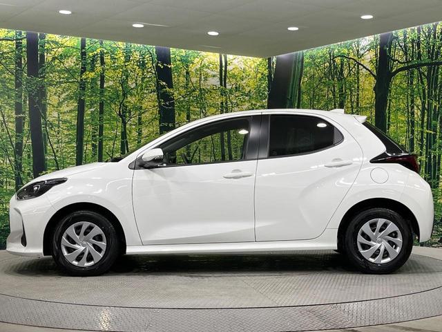 ヤリス Ｘ　禁煙車　純正ディスプレイオーデイオ　バックカメラ　Ａｐｐｌｅｃａｒｐｌａｙ　Ｂｌｕｅｔｏｏｔｈ　ドラレコ　ＥＴＣ　衝突被害軽減システム　スマートキー　オートハイビーム　車線逸脱警報　オートライト（55枚目）