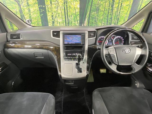 ヴェルファイア ２．４Ｚ　プラチナセレクションＩＩ　タイプゴールド　禁煙車　両側電動ドア　純正ＳＤナビ　９型後席モニター　バックカメラ　電動リアゲート　コーナーセンサー　スマートキー　ＨＩＤヘッド　ビルトインＥＴＣ　純正１８インチアルミ　デュアルエアコン　リアエアコン（2枚目）