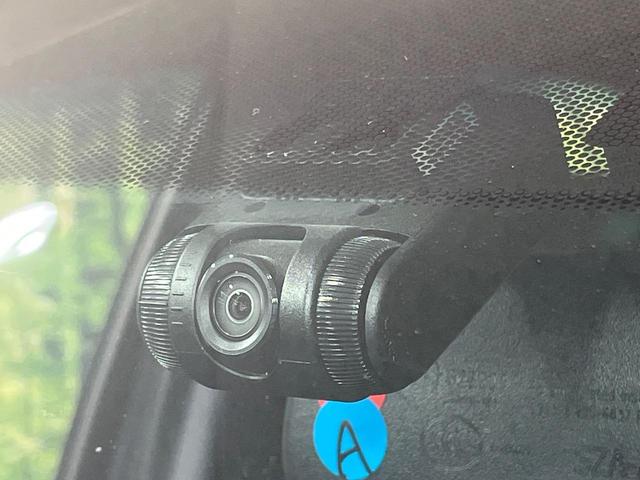 ヴェゼル ハイブリッドＲＳ・ホンダセンシング　禁煙車　純正８型ＳＤナビ　バックカメラ　衝突被害軽減システム　レーダークルーズ　ハーフレザーシート　シートヒーター　ドラレコ　コーナーセンサー　ＬＥＤヘッドライト　ＥＴＣ　純正１８インチアルミ（7枚目）