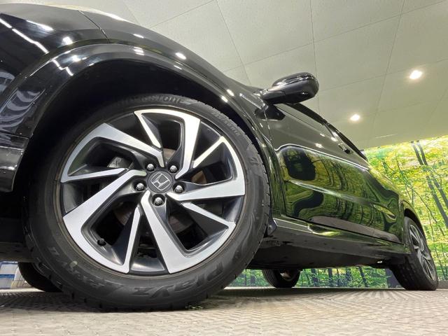 ヴェゼル ハイブリッドＲＳ・ホンダセンシング　禁煙車　純正８型ＳＤナビ　バックカメラ　衝突被害軽減システム　レーダークルーズ　ハーフレザーシート　シートヒーター　ドラレコ　コーナーセンサー　ＬＥＤヘッドライト　ＥＴＣ　純正１８インチアルミ（13枚目）