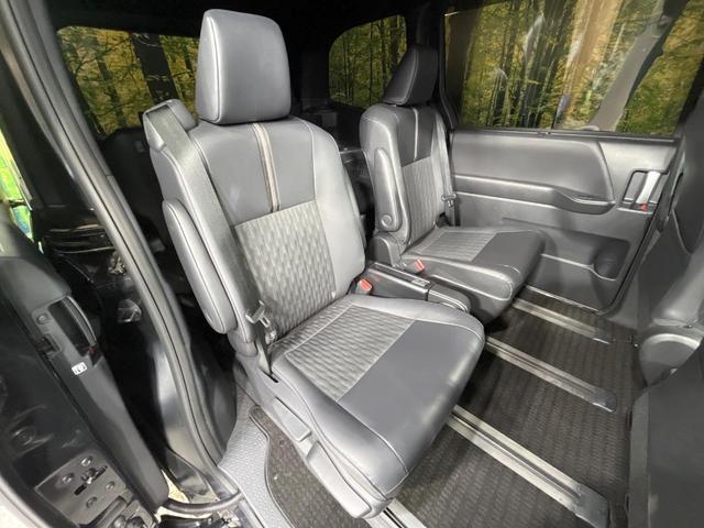 ノア Ｓ－Ｚ　禁煙車　純正１０型ディスプレイオーディオ　両側電動ドア　１４型後席モニター　バックカメラ　衝突被害軽減システム　レーダークルーズ　合皮コンビシート　ドラレコ　ＬＥＤヘッド　ＥＴＣ２．０（9枚目）