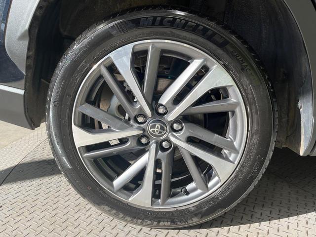 カローラクロス ハイブリッド　Ｚ　禁煙車　パノラマルーフ　純正１０．５型ディスプレイオーディオ　全周囲カメラ　衝突被害軽減システム　レーダークルーズ　パワーシート　電動リアゲート　ＥＴＣ２．０　ハーフレザーシート　前席シートヒーター（13枚目）