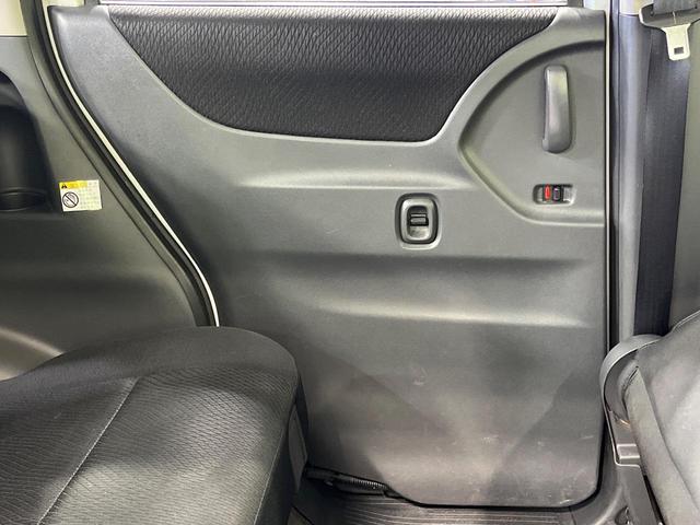 パレットＳＷ ＸＳ　禁煙車　電動スライドドア　スマートキー　ＨＩＤヘッドライト　純正１４インチアルミホイール　オートエアコン　ＣＤ再生　シートアンダーボックス　電動格納ドアミラー　フロントフォグライト　ドアバイザー（35枚目）
