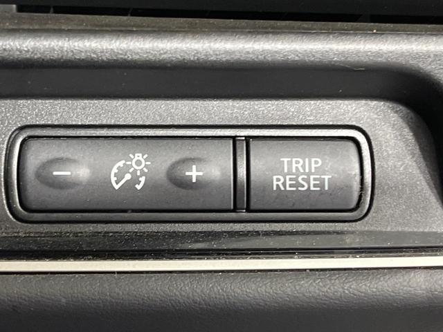 セレナ ハイウェイスター　Ｖセレクション　禁煙車　両側電動ドア　純正９型ＳＤナビ　１１型後席モニター　全周囲カメラ　プロパイロット　衝突被害軽減システム　レーダークルーズ　ドラレコ　コーナーセンサー　ＬＥＤヘッド　ＥＴＣ　デジタルインナーミラ（24枚目）