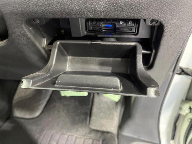 セレナ ハイウェイスター　Ｖセレクション　禁煙車　両側電動ドア　純正９型ＳＤナビ　１１型後席モニター　全周囲カメラ　プロパイロット　衝突被害軽減システム　レーダークルーズ　ドラレコ　コーナーセンサー　ＬＥＤヘッド　ＥＴＣ　デジタルインナーミラ（30枚目）