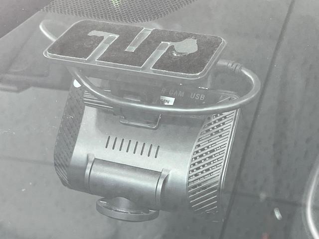 プリウス Ｇ　全周囲カメラ　衝突被害軽減システム　レーダークルーズ　禁煙車　ドラレコ　コーナーセンサー　スマートキー　ＬＥＤヘッド　ＥＴＣ２．０　純正１９インチアルミ　オートハイビーム　車線逸脱警報　オートライト（7枚目）