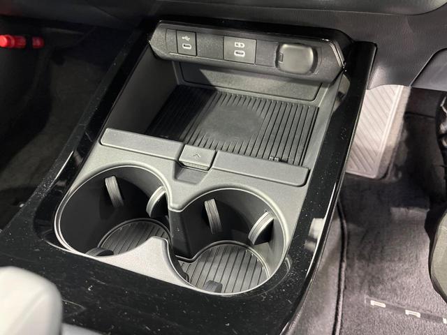 プリウス Ｇ　全周囲カメラ　衝突被害軽減システム　レーダークルーズ　禁煙車　ドラレコ　コーナーセンサー　スマートキー　ＬＥＤヘッド　ＥＴＣ２．０　純正１９インチアルミ　オートハイビーム　車線逸脱警報　オートライト（36枚目）