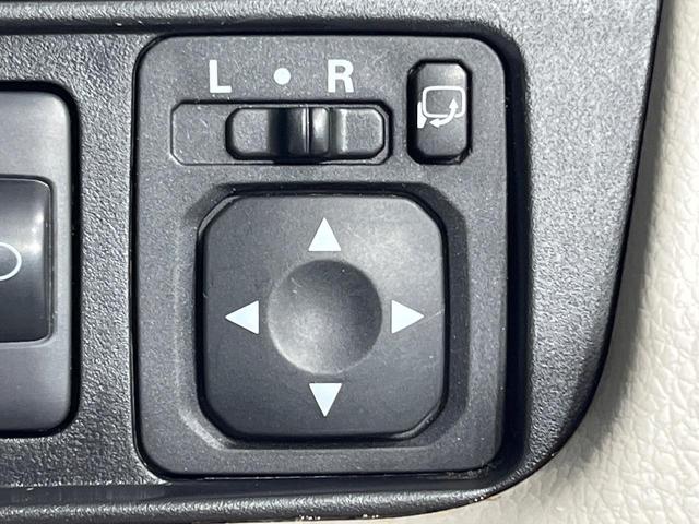 �y�d���i�[�~���[�z�T�C�h�~���[�͓d���i�[���ƂȂ��Ă���A�������ԏ�ł��L�Y�������X�N��}�����܂��B