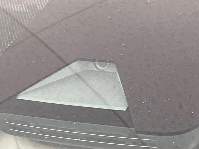 ヤリスクロス ハイブリッドＺ　禁煙車　純正８型ＤＡ　バックカメラ　衝突被害軽減システム　レーダークルーズ　合皮コンビシート　パワーシート　シートヒータ　コーナーセンサー　ＬＥＤヘッド　ＥＴＣ　純正１８インチアルミ　オートハイビーム（5枚目）