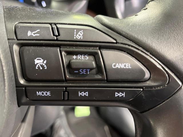 ヤリスクロス ハイブリッドＺ　禁煙車　純正８型ＤＡ　バックカメラ　衝突被害軽減システム　レーダークルーズ　合皮コンビシート　パワーシート　シートヒータ　コーナーセンサー　ＬＥＤヘッド　ＥＴＣ　純正１８インチアルミ　オートハイビーム（6枚目）